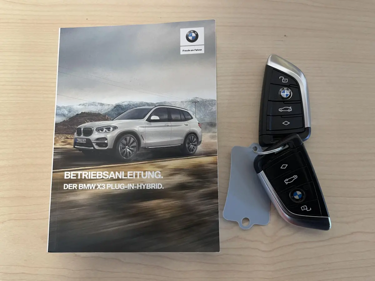 xDrive30e High Executive M Sport 19"/SOH 88%/Leder/Panoramadak/Trekhaak/Keyless/Head-up/Stoelverwarming/Sfeerverlichting/Camera/Apple Carplay & Android Auto