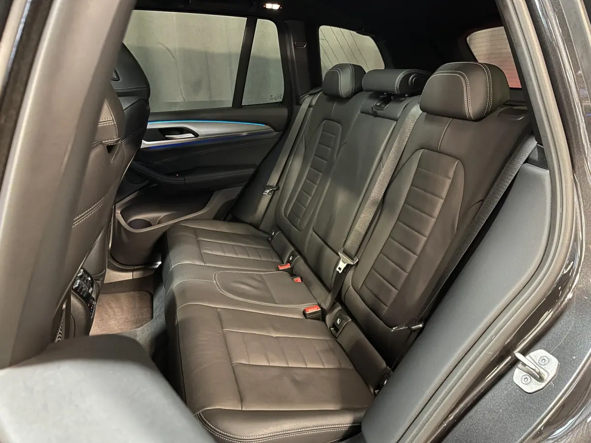 xDrive30e High Executive M Sport 19"/SOH 88%/Leder/Panoramadak/Trekhaak/Keyless/Head-up/Stoelverwarming/Sfeerverlichting/Camera/Apple Carplay & Android Auto