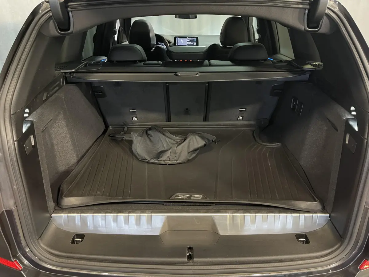 xDrive30e High Executive M Sport 19"/SOH 88%/Leder/Panoramadak/Trekhaak/Keyless/Head-up/Stoelverwarming/Sfeerverlichting/Camera/Apple Carplay & Android Auto