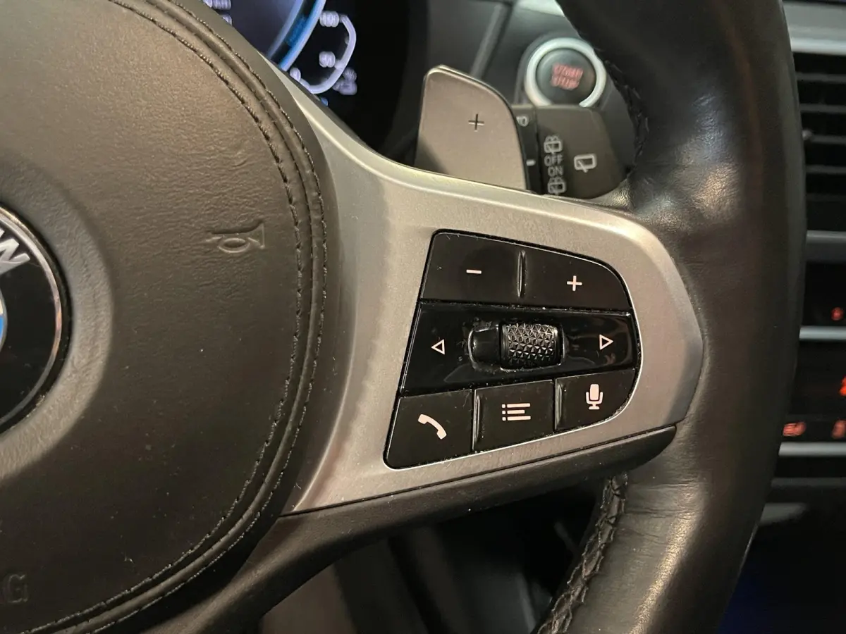 xDrive30e High Executive M Sport 19"/SOH 88%/Leder/Panoramadak/Trekhaak/Keyless/Head-up/Stoelverwarming/Sfeerverlichting/Camera/Apple Carplay & Android Auto