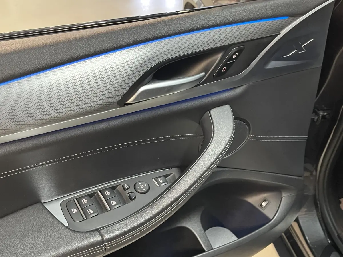 xDrive30e High Executive M Sport 19"/SOH 88%/Leder/Panoramadak/Trekhaak/Keyless/Head-up/Stoelverwarming/Sfeerverlichting/Camera/Apple Carplay & Android Auto