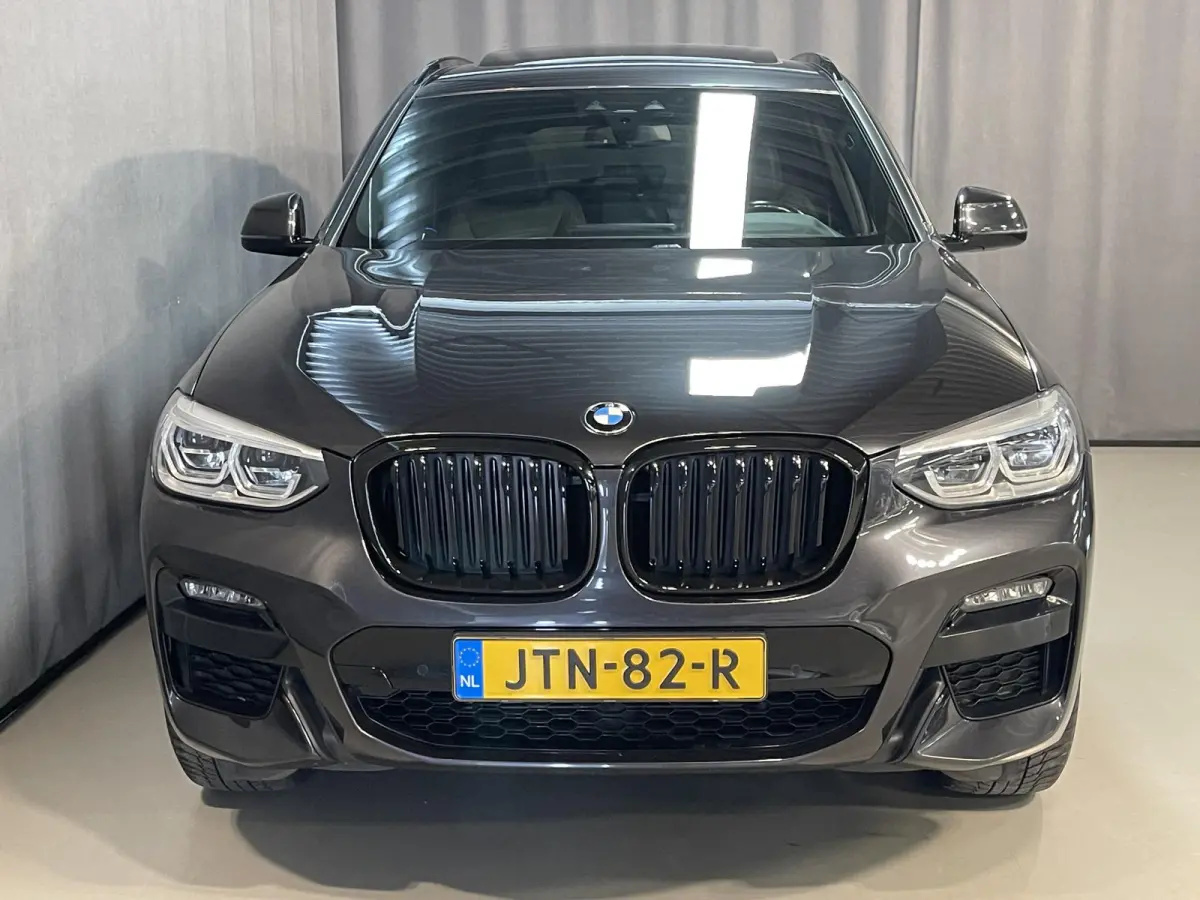 xDrive30e High Executive M Sport 19"/SOH 88%/Leder/Panoramadak/Trekhaak/Keyless/Head-up/Stoelverwarming/Sfeerverlichting/Camera/Apple Carplay & Android Auto