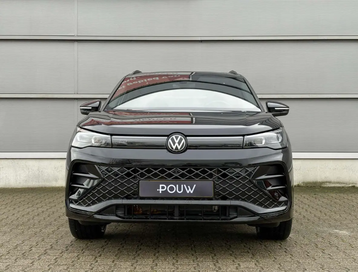 1.5 eHybrid 204pk DSG R-Line Edition | Panoramadak | Trekhaak | Massagestoelen