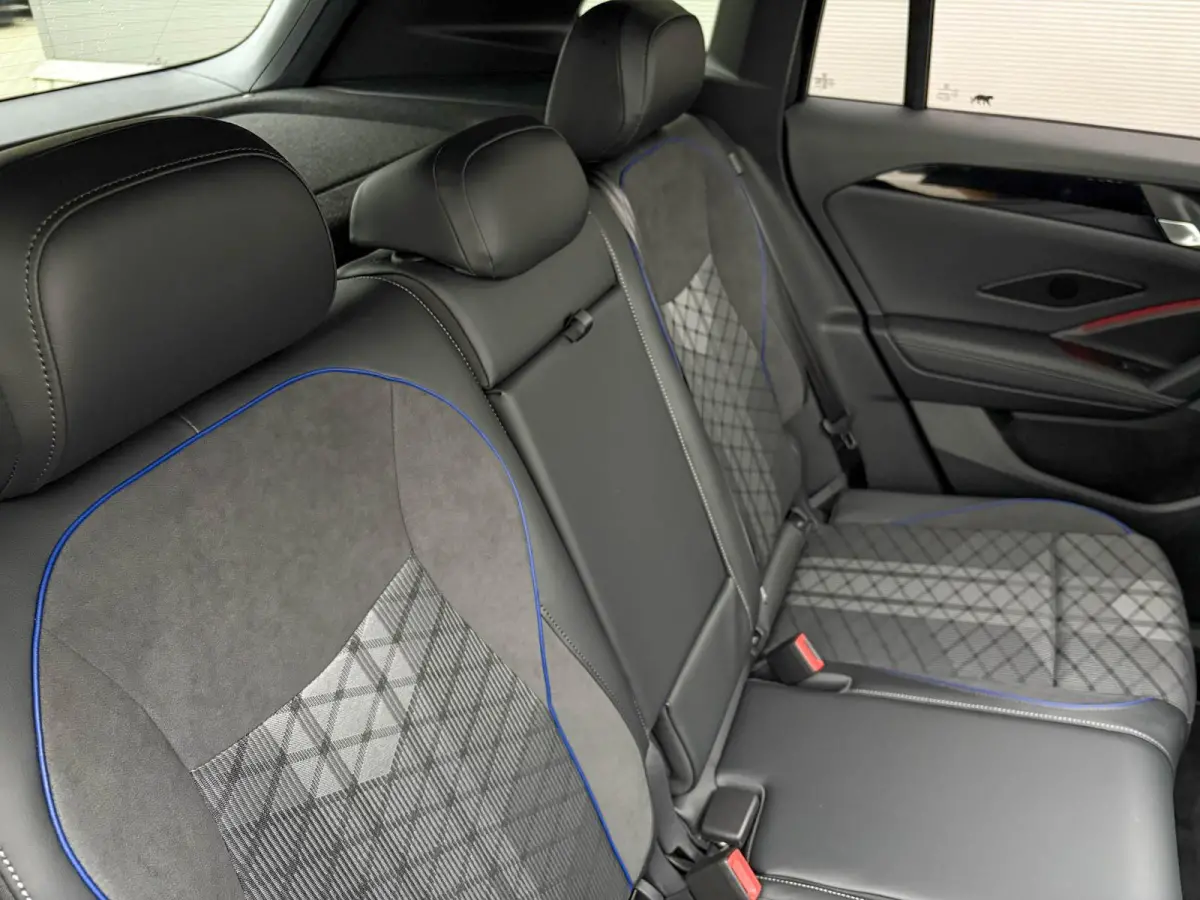 1.5 eHybrid 204pk DSG R-Line Edition | Panoramadak | Trekhaak | Massagestoelen