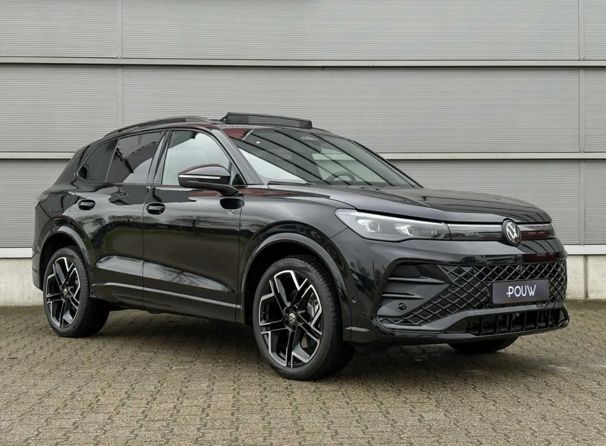 1.5 eHybrid 204pk DSG R-Line Edition | Panoramadak | Trekhaak | Massagestoelen