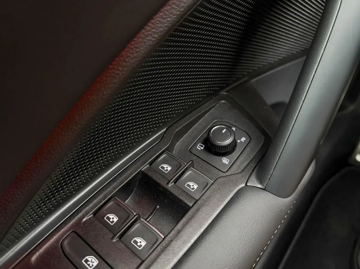 1.5 eHybrid 204pk DSG R-Line Edition | Panoramadak | Trekhaak | Massagestoelen