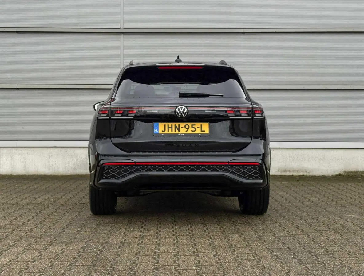 1.5 eHybrid 204pk DSG R-Line Edition | Panoramadak | Trekhaak | Massagestoelen