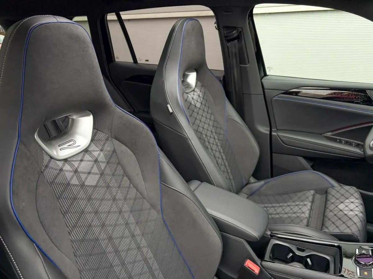 1.5 eHybrid 204pk DSG R-Line Edition | Panoramadak | Trekhaak | Massagestoelen