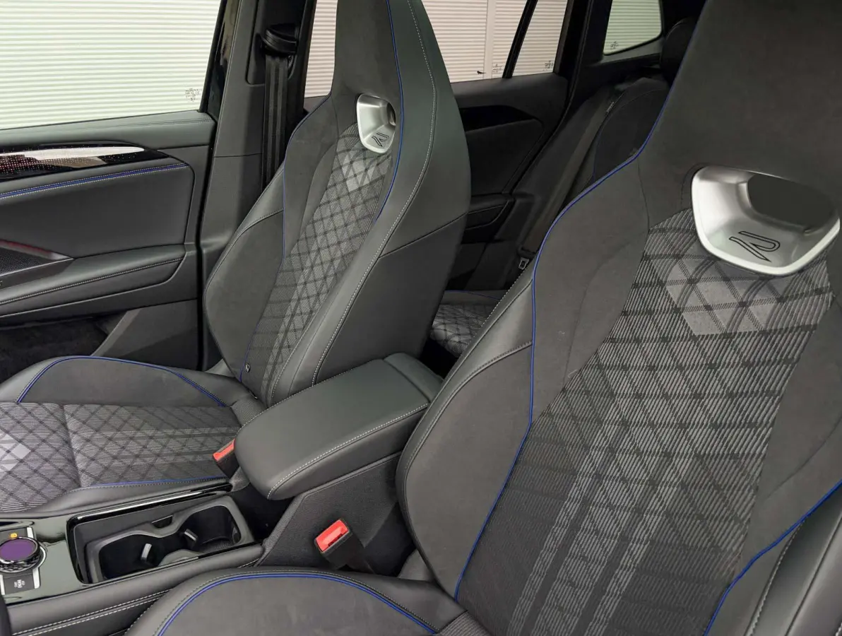 1.5 eHybrid 204pk DSG R-Line Edition | Panoramadak | Trekhaak | Massagestoelen