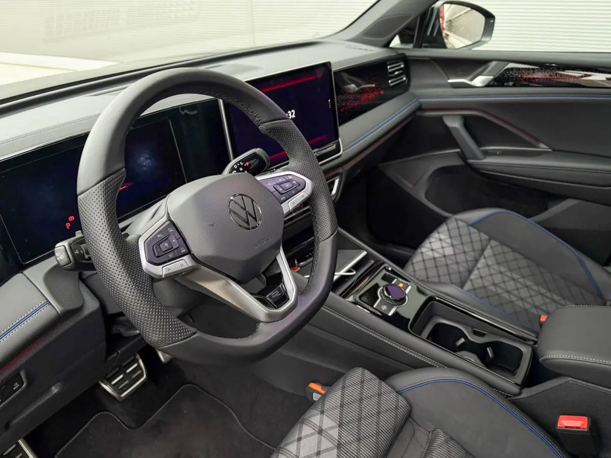 1.5 eHybrid 204pk DSG R-Line Edition | Panoramadak | Trekhaak | Massagestoelen