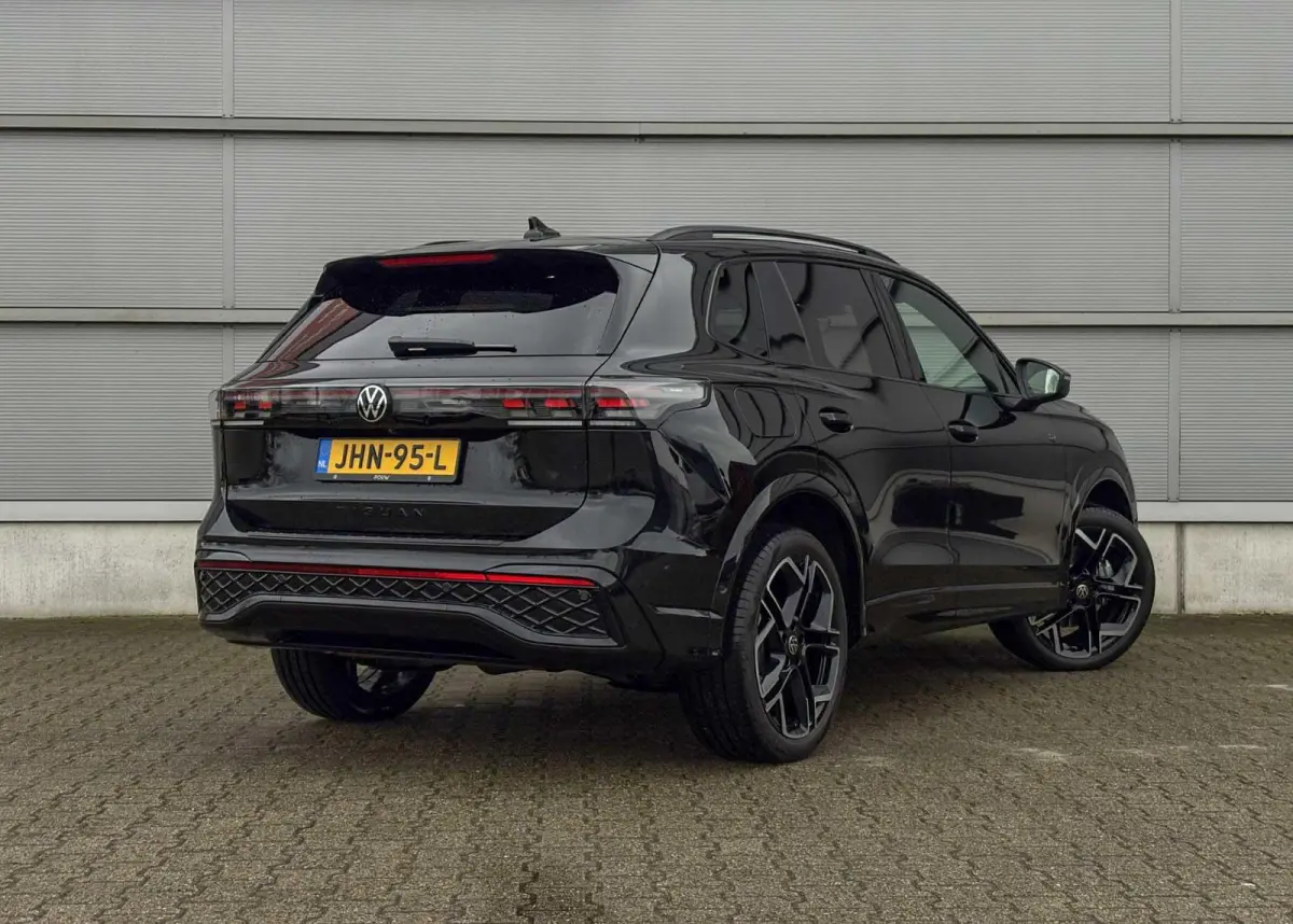 1.5 eHybrid 204pk DSG R-Line Edition | Panoramadak | Trekhaak | Massagestoelen