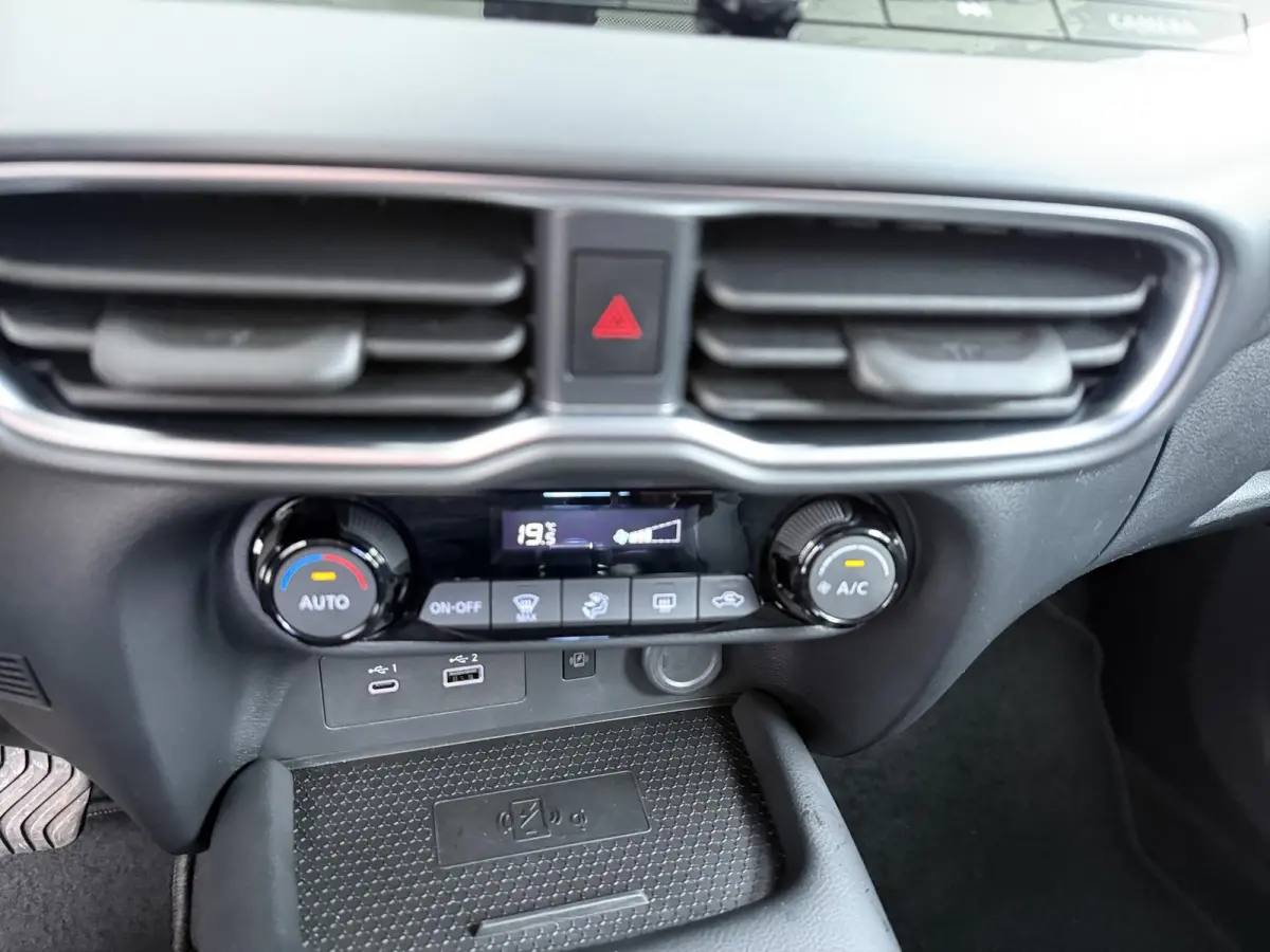 1.6 Hybrid N-Connecta | Automaat | Achteruitrijcamera | Navigatie |