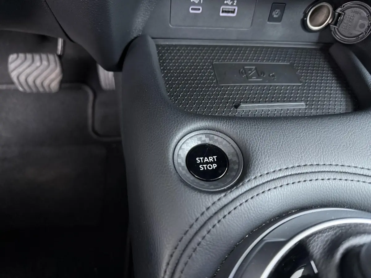 1.6 Hybrid N-Connecta | Automaat | Achteruitrijcamera | Navigatie |