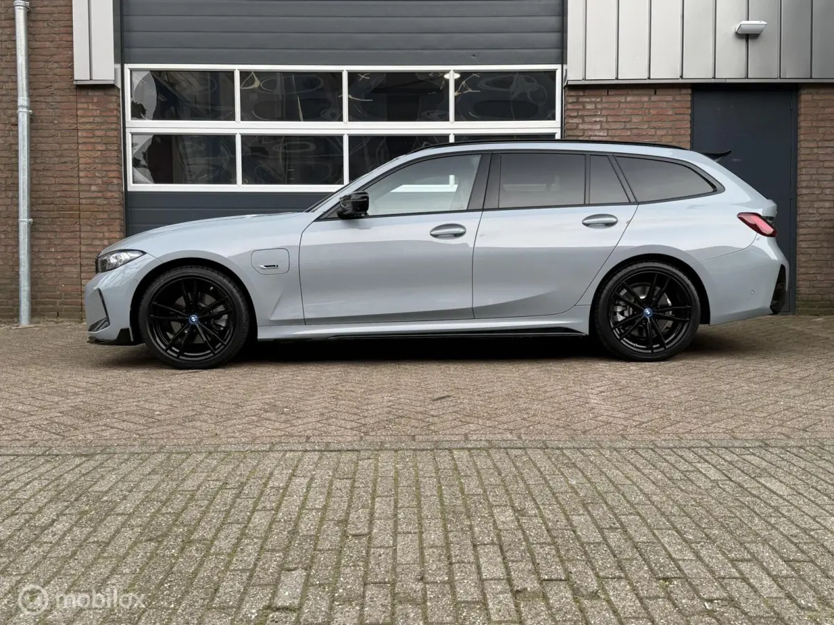 330e xDrive M Performance Panodak HUD LED Navi Carplay Brooklyn Grau