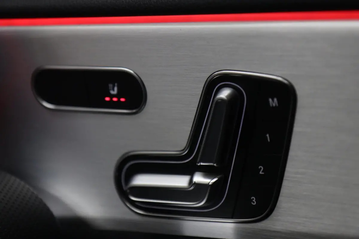 220 AMG Pano/Memory/Burm/Sfeer/Camera/Carplay/BOMVOL