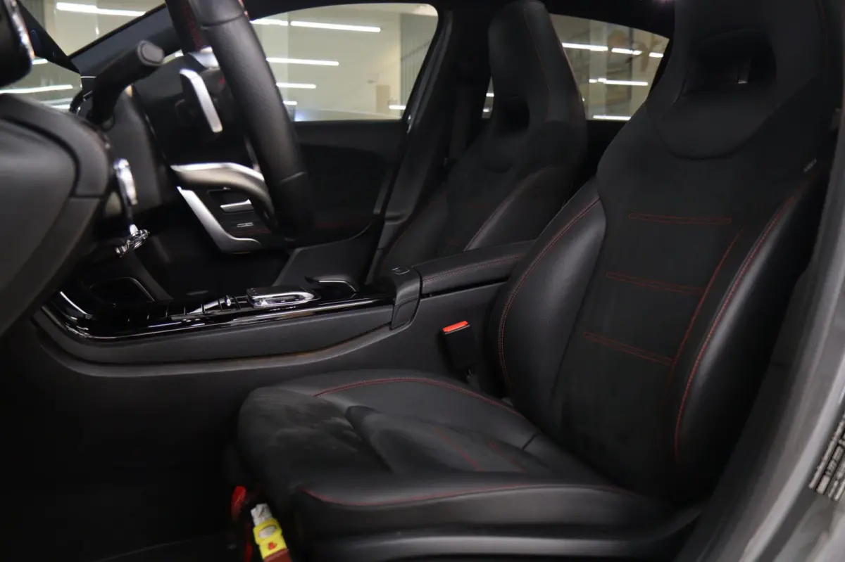 220 AMG Pano/Memory/Burm/Sfeer/Camera/Carplay/BOMVOL