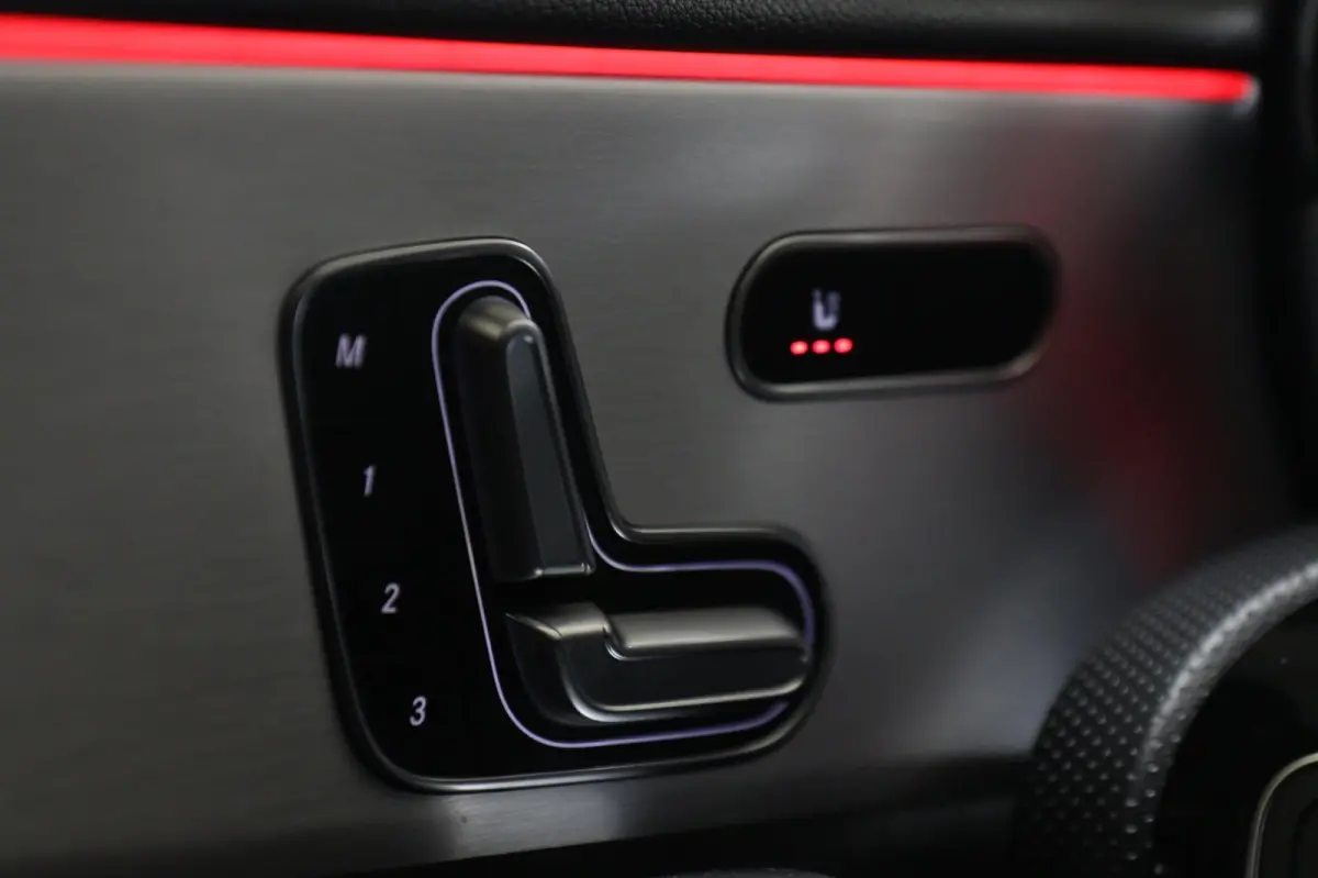 220 AMG Pano/Memory/Burm/Sfeer/Camera/Carplay/BOMVOL