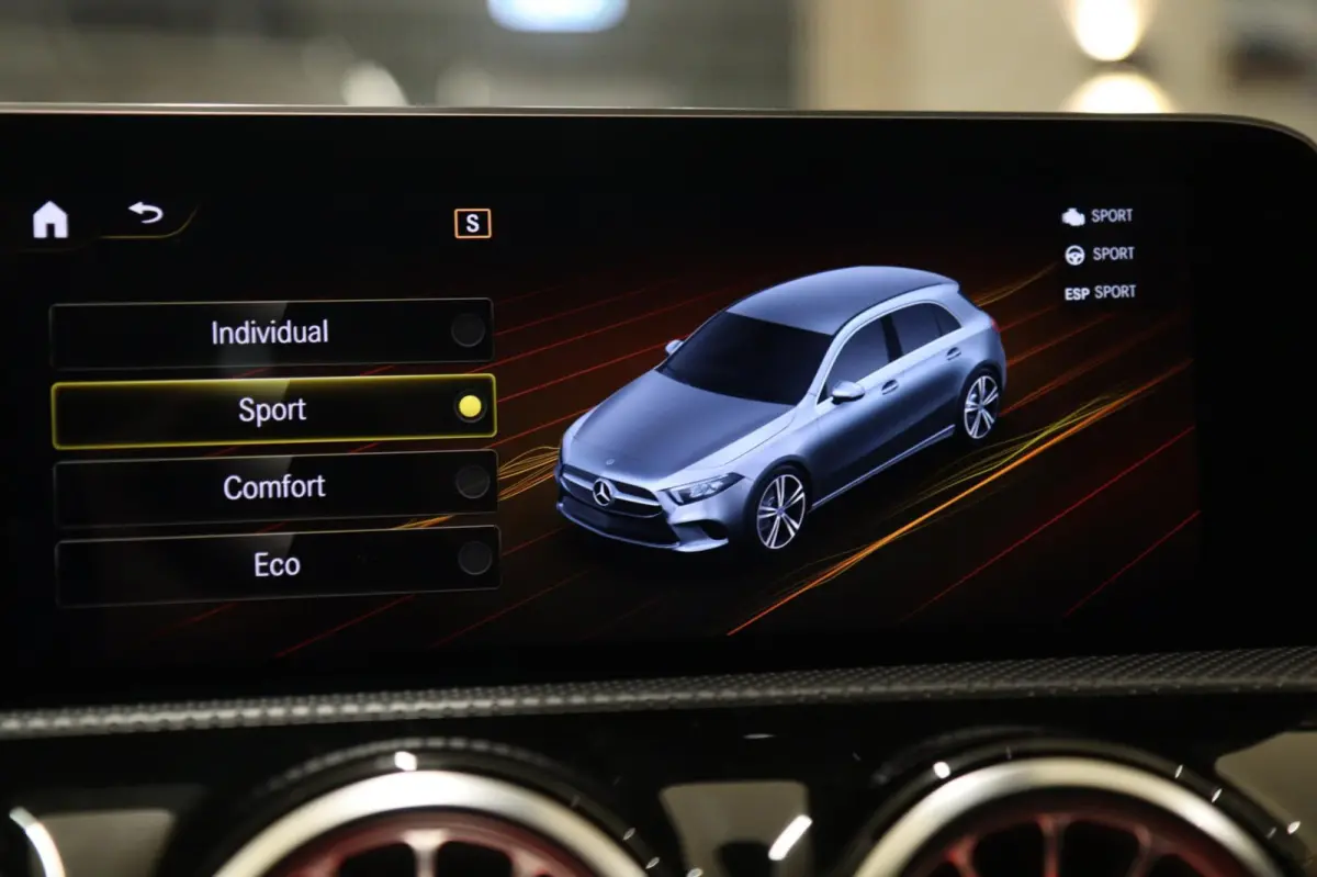 220 AMG Pano/Memory/Burm/Sfeer/Camera/Carplay/BOMVOL