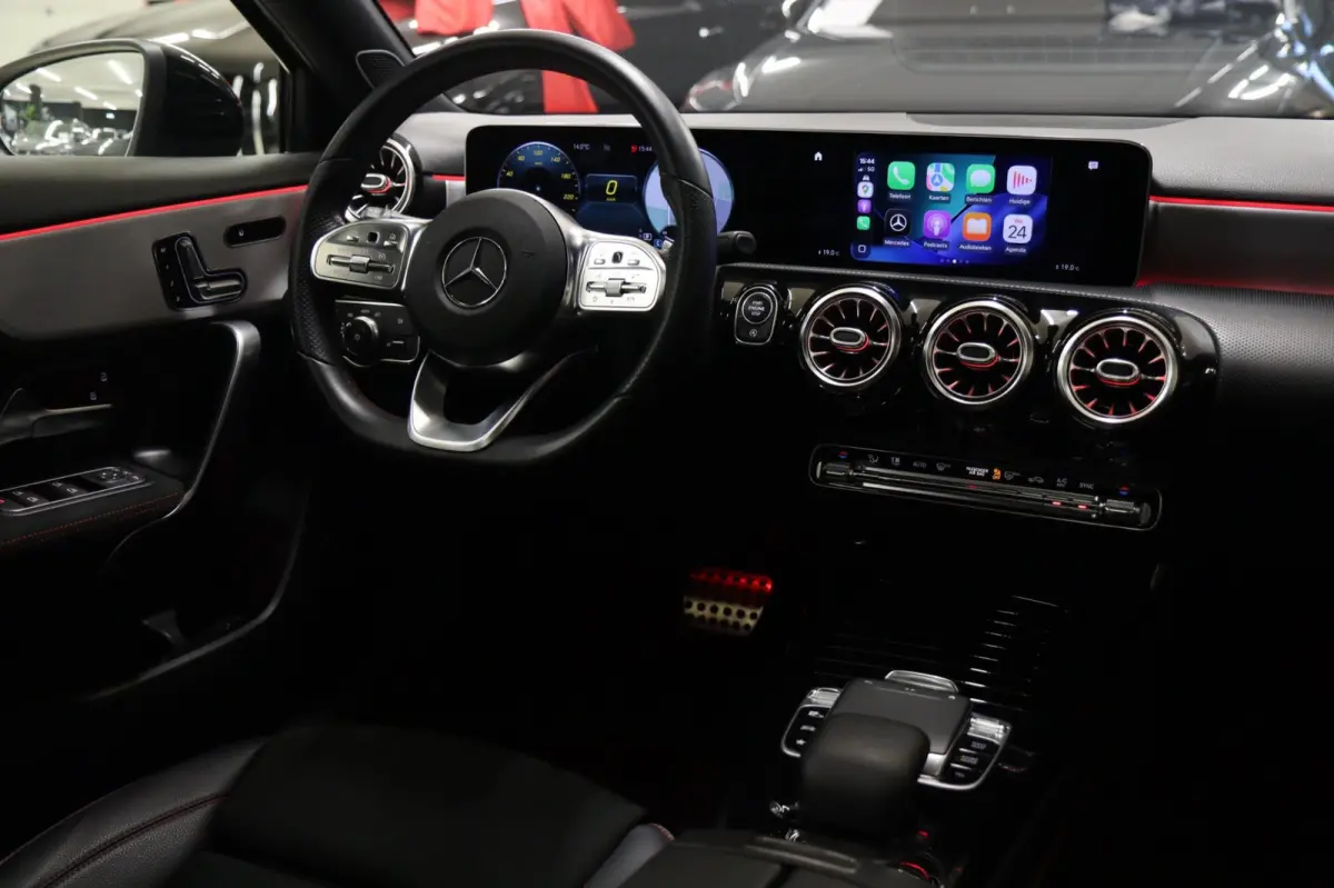 220 AMG Pano/Memory/Burm/Sfeer/Camera/Carplay/BOMVOL