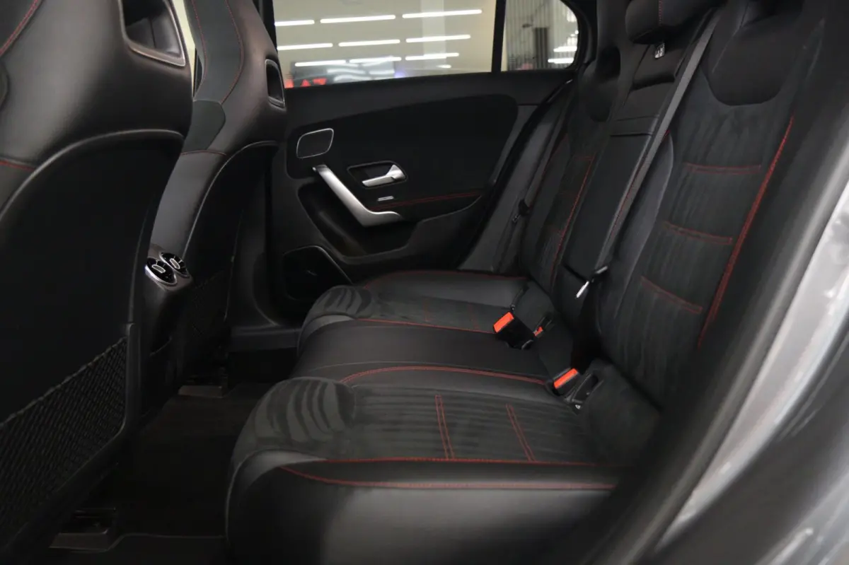 220 AMG Pano/Memory/Burm/Sfeer/Camera/Carplay/BOMVOL