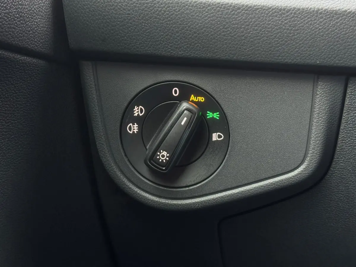 1.0 TSI R-Line |Camera |Virtual display |IQ Light |Keyless |Stoelverw. |ACC