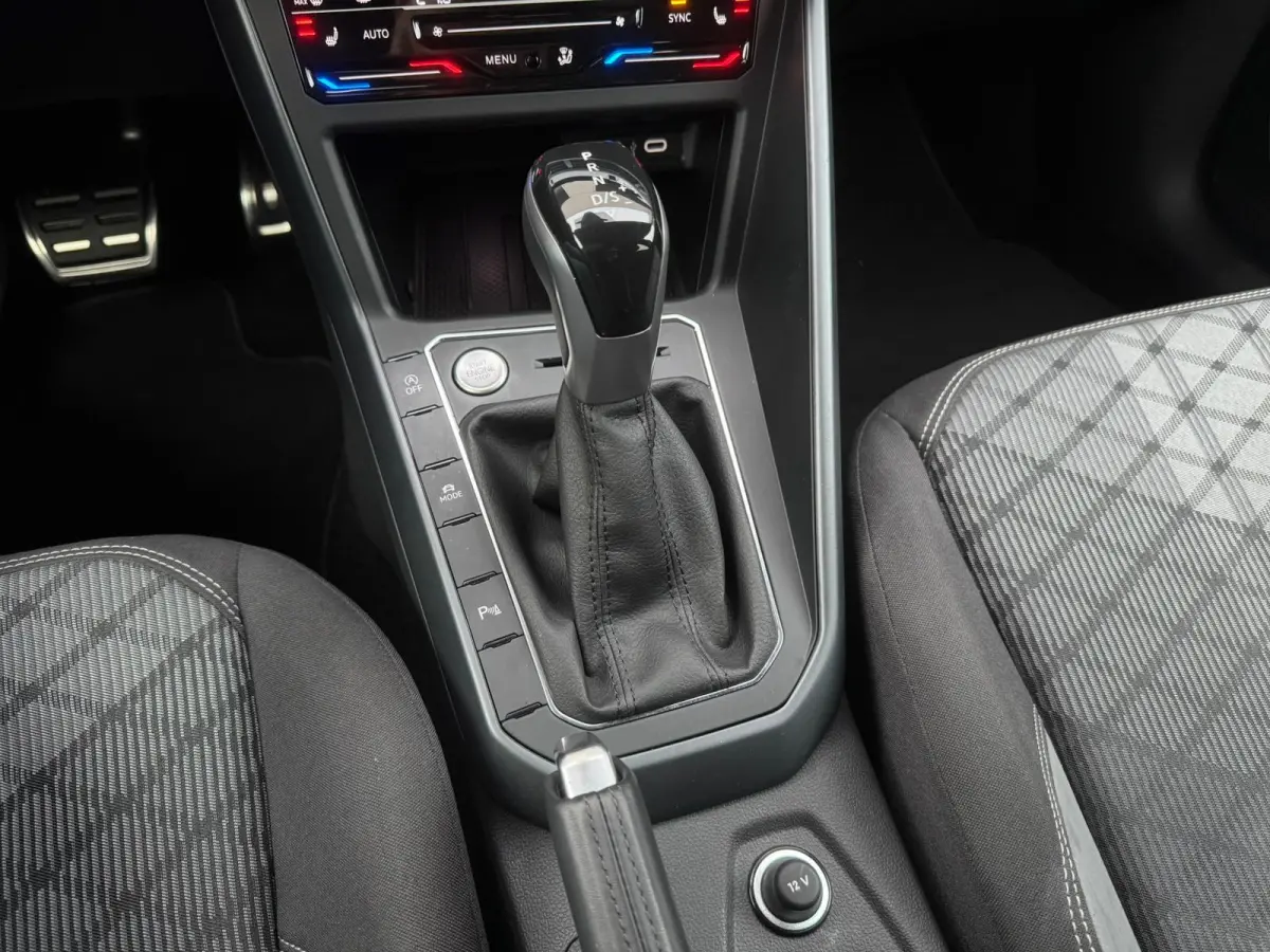 1.0 TSI R-Line |Camera |Virtual display |IQ Light |Keyless |Stoelverw. |ACC