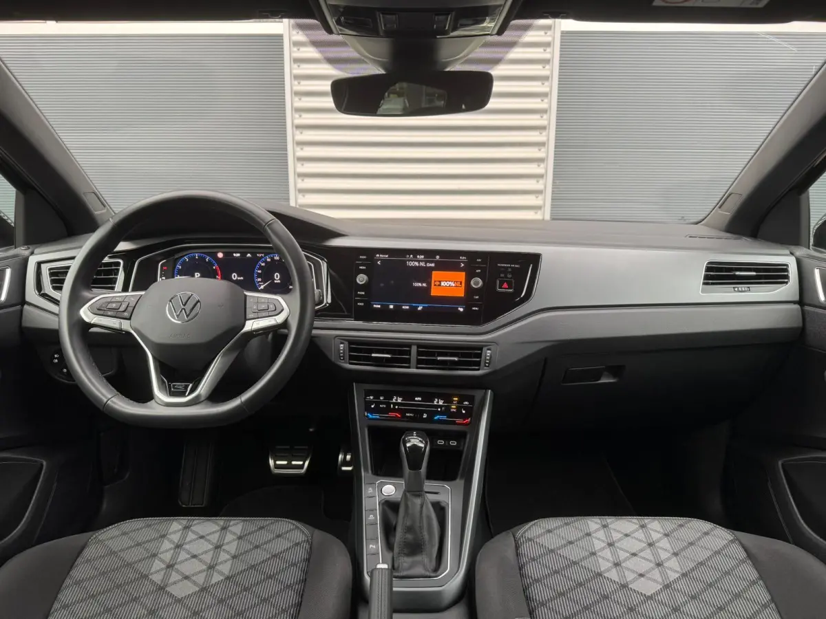 1.0 TSI R-Line |Camera |Virtual display |IQ Light |Keyless |Stoelverw. |ACC