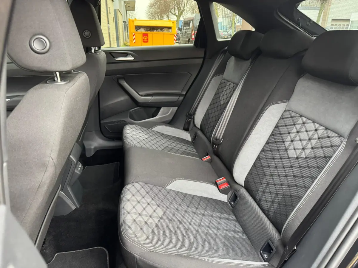 1.0 TSI R-Line |Camera |Virtual display |IQ Light |Keyless |Stoelverw. |ACC