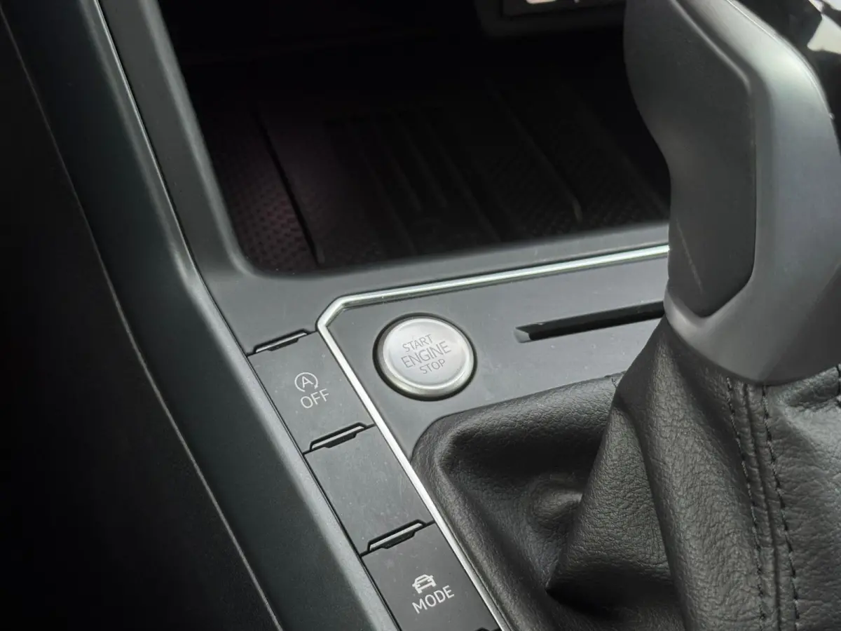 1.0 TSI R-Line |Camera |Virtual display |IQ Light |Keyless |Stoelverw. |ACC