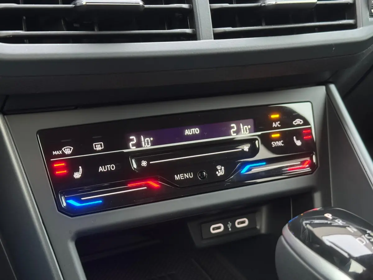 1.0 TSI R-Line |Camera |Virtual display |IQ Light |Keyless |Stoelverw. |ACC