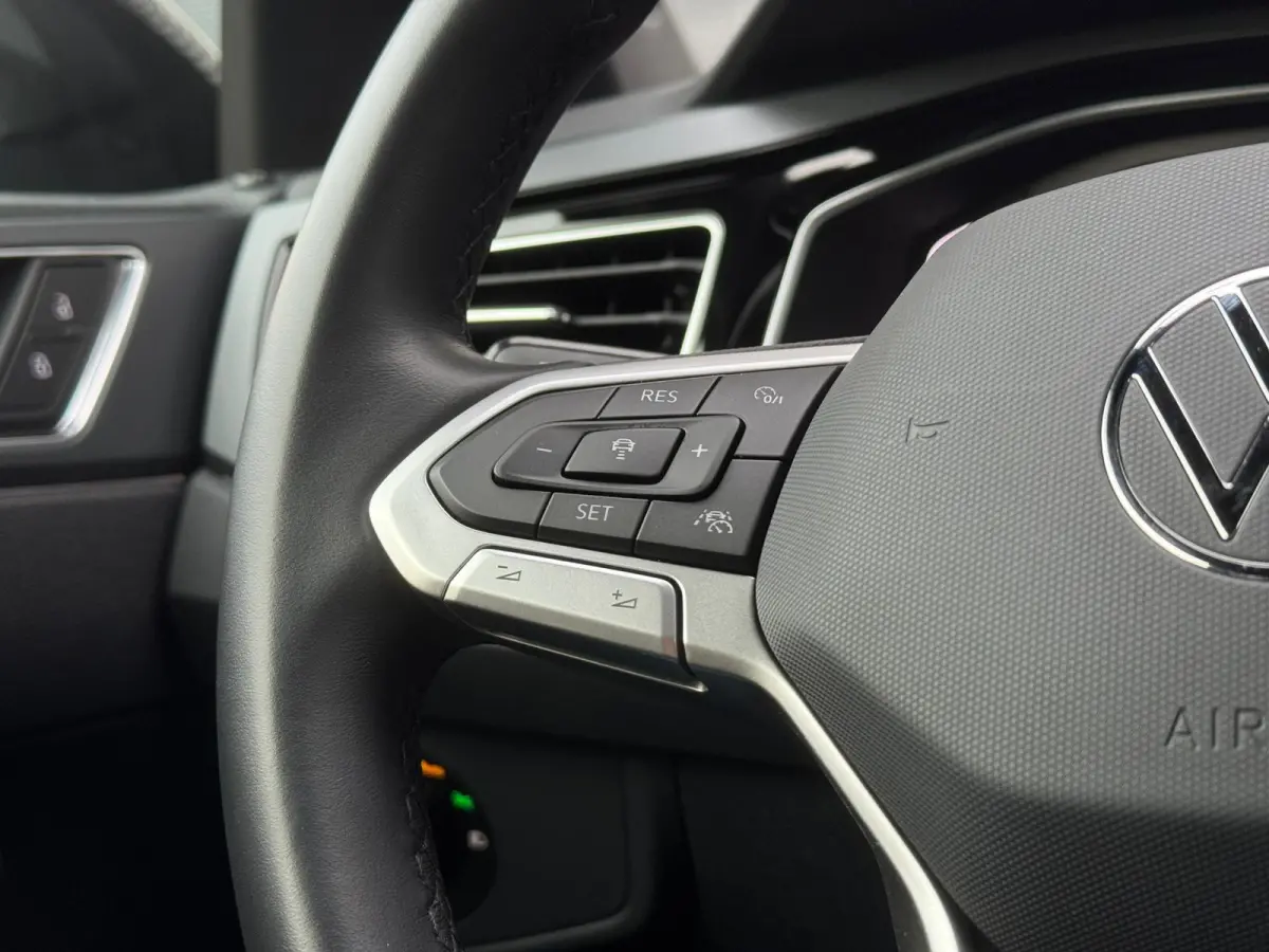 1.0 TSI R-Line |Camera |Virtual display |IQ Light |Keyless |Stoelverw. |ACC