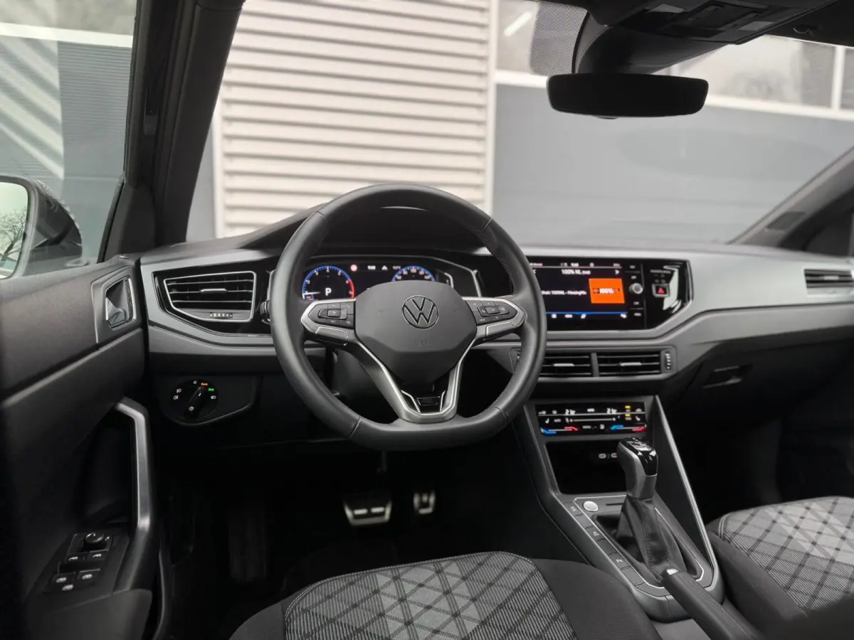 1.0 TSI R-Line |Camera |Virtual display |IQ Light |Keyless |Stoelverw. |ACC