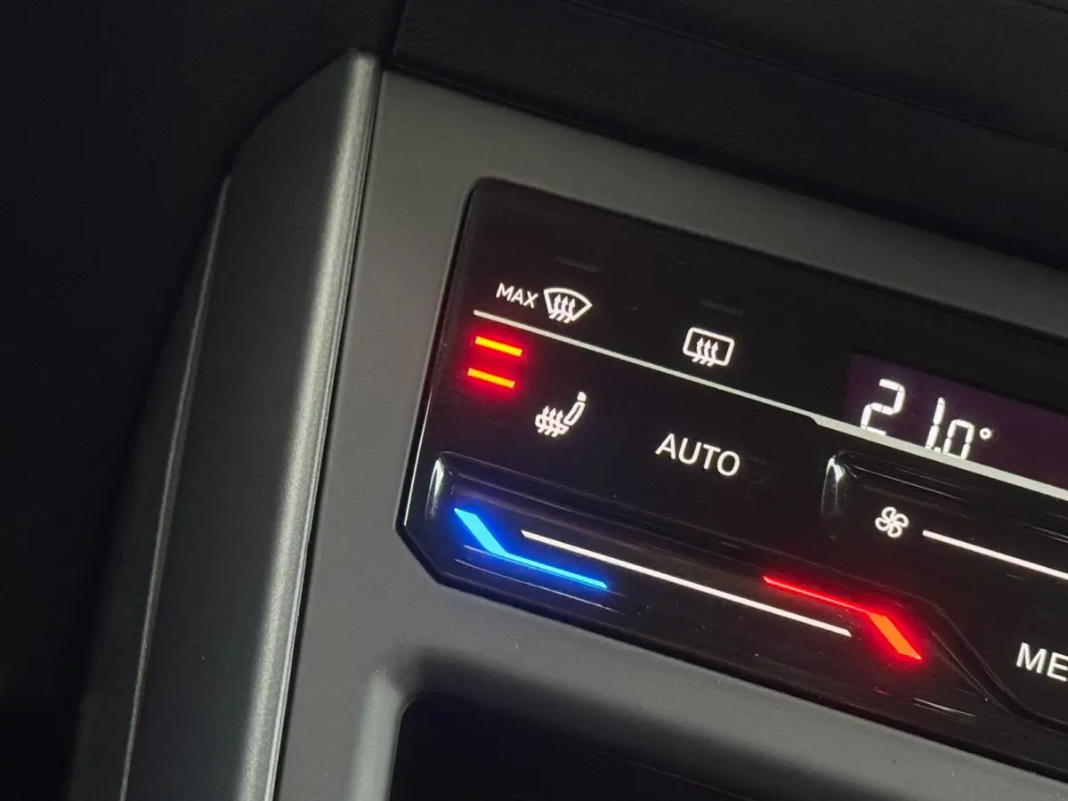 1.0 TSI R-Line |Camera |Virtual display |IQ Light |Keyless |Stoelverw. |ACC