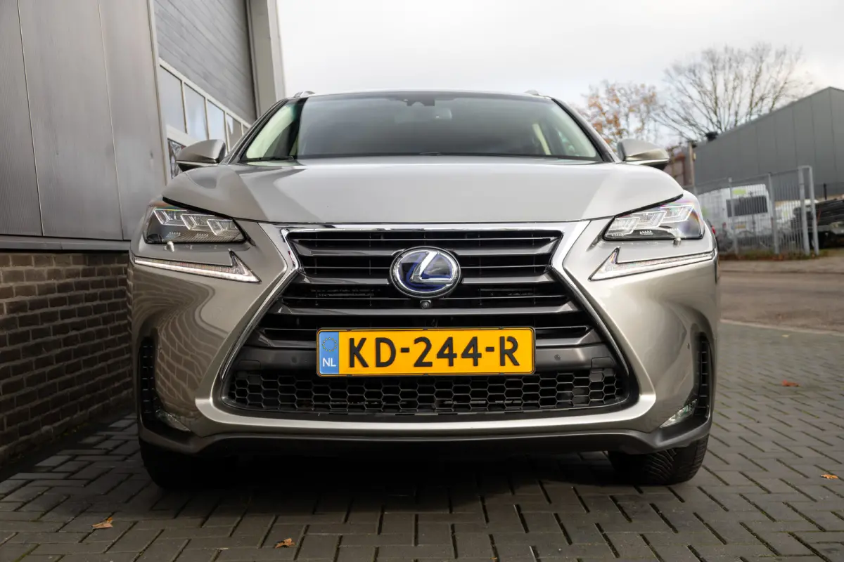 300h 198 pk AWD President Line / Red-Carpet/ Stoel.Verw+Verk/ Stuurwerw/ 360-Camera/ Adapt. Cruise/ Head-Up/ Keyless/ 18''LMV