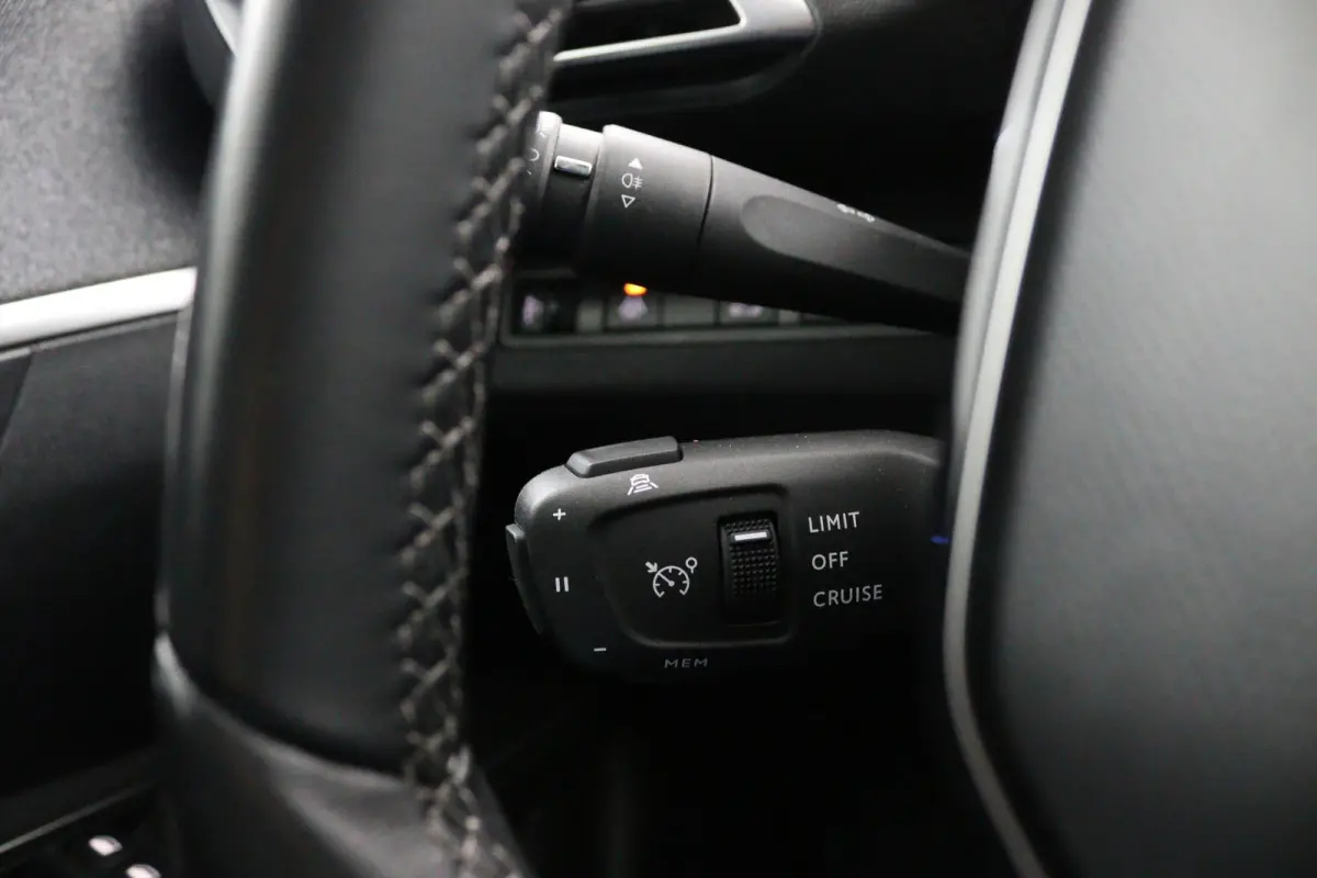 1.2 ALLURE*CARPLAY*130PK*ECC*NAVI*CAMERA*RIEM.VV*