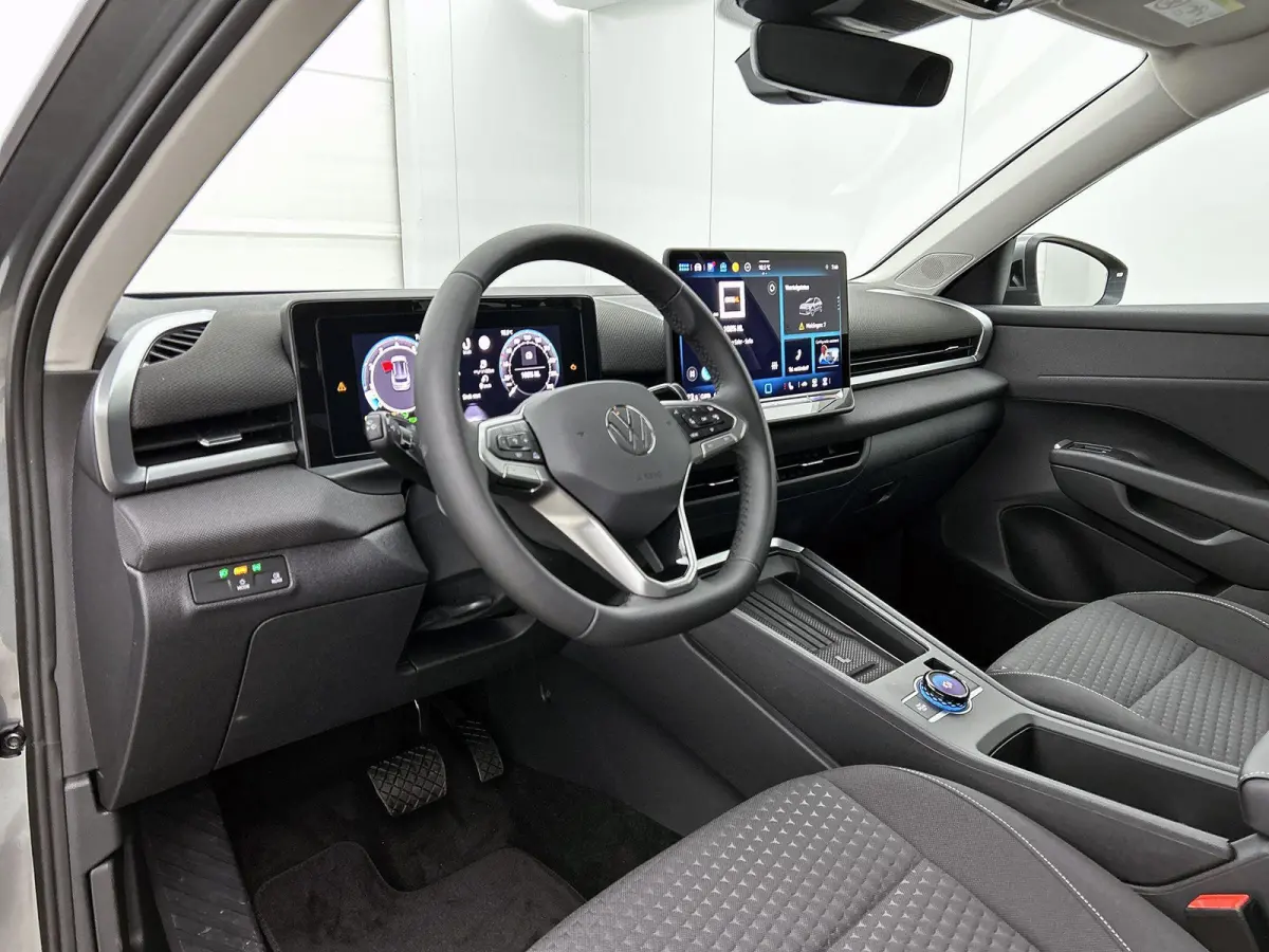1.5 eTsi Life First Edition 116 PK Automaat | Keyless access | 18" Lichtmetalen velgen | LED koplampen | Apple Carplay | Camera | Android Auto | Climate control | Stoelverwarming | Adaptive 