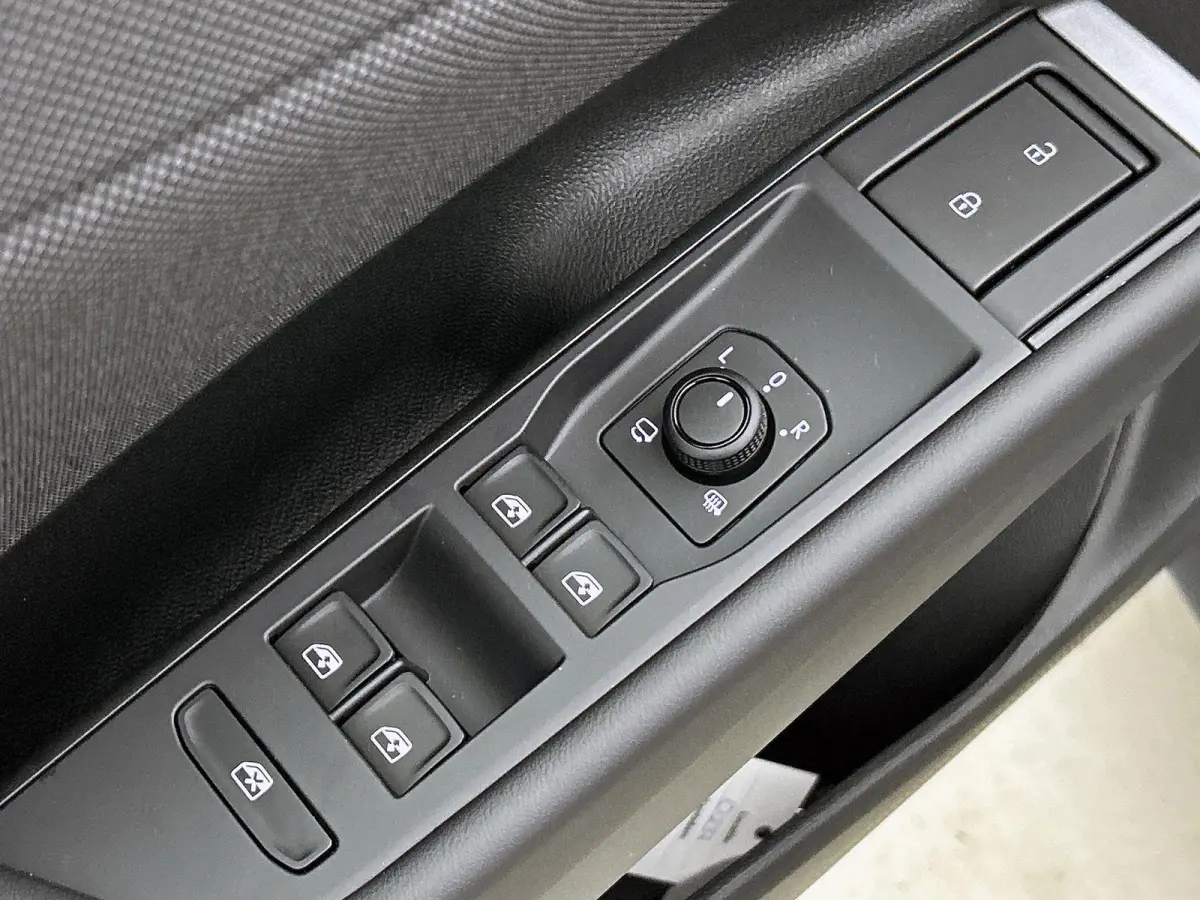 1.5 eTsi Life First Edition 116 PK Automaat | Keyless access | 18" Lichtmetalen velgen | LED koplampen | Apple Carplay | Camera | Android Auto | Climate control | Stoelverwarming | Adaptive 