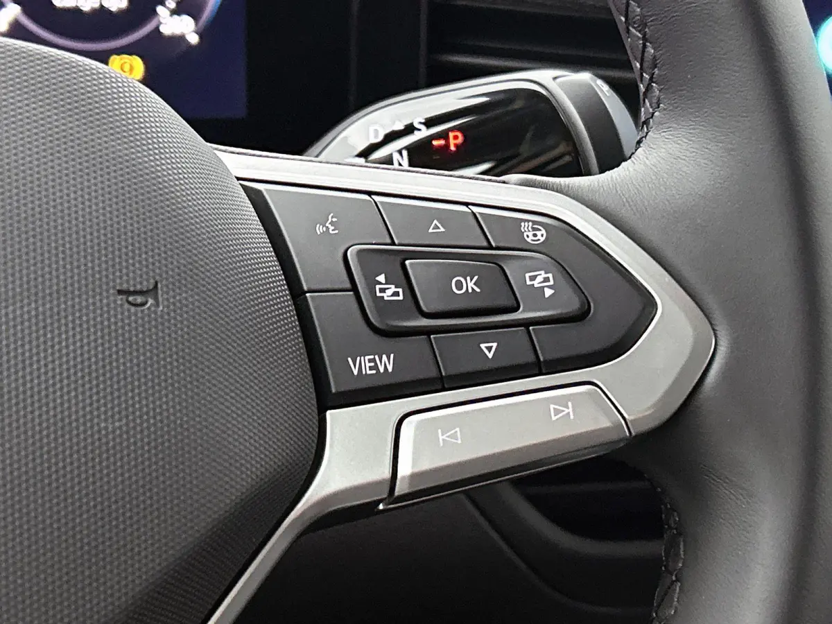1.5 eTsi Life First Edition 116 PK Automaat | Keyless access | 18" Lichtmetalen velgen | LED koplampen | Apple Carplay | Camera | Android Auto | Climate control | Stoelverwarming | Adaptive 