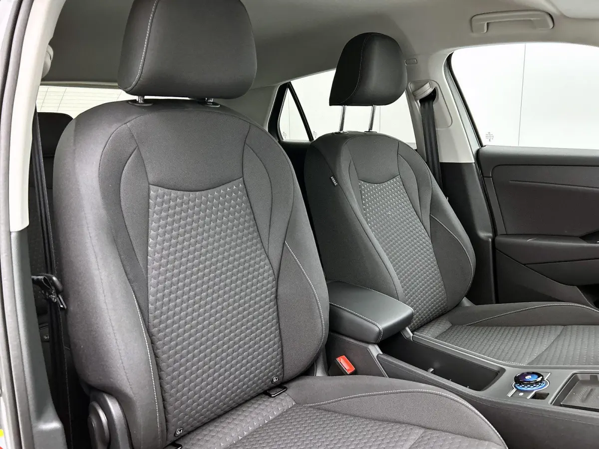 1.5 eTsi Life First Edition 116 PK Automaat | Keyless access | 18" Lichtmetalen velgen | LED koplampen | Apple Carplay | Camera | Android Auto | Climate control | Stoelverwarming | Adaptive 