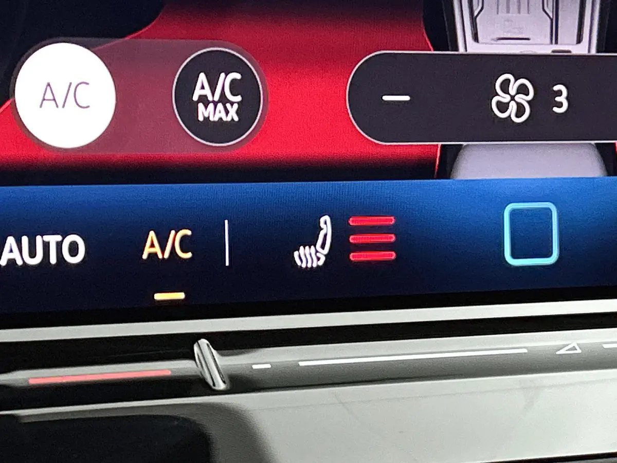 1.5 eTsi Life First Edition 116 PK Automaat | Keyless access | 18" Lichtmetalen velgen | LED koplampen | Apple Carplay | Camera | Android Auto | Climate control | Stoelverwarming | Adaptive 