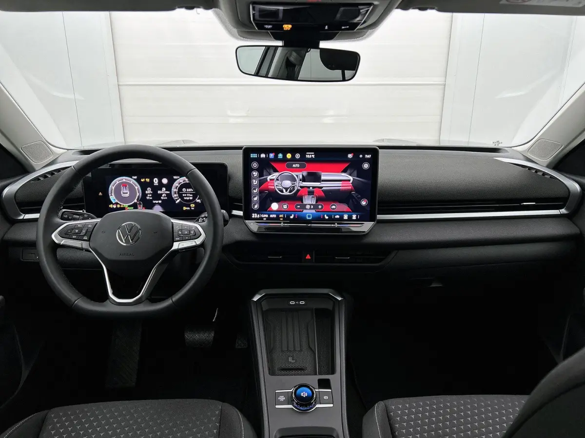 1.5 eTsi Life First Edition 116 PK Automaat | Keyless access | 18" Lichtmetalen velgen | LED koplampen | Apple Carplay | Camera | Android Auto | Climate control | Stoelverwarming | Adaptive 