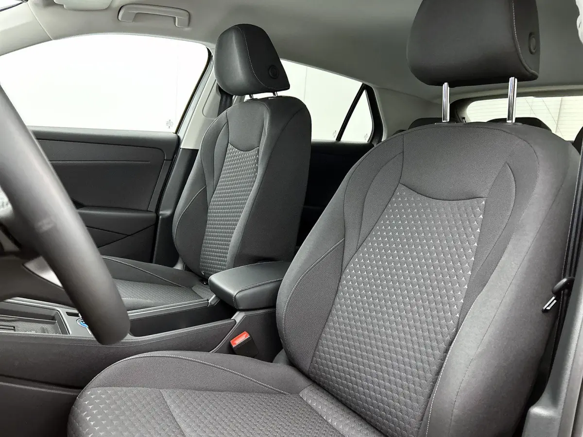 1.5 eTsi Life First Edition 116 PK Automaat | Keyless access | 18" Lichtmetalen velgen | LED koplampen | Apple Carplay | Camera | Android Auto | Climate control | Stoelverwarming | Adaptive 