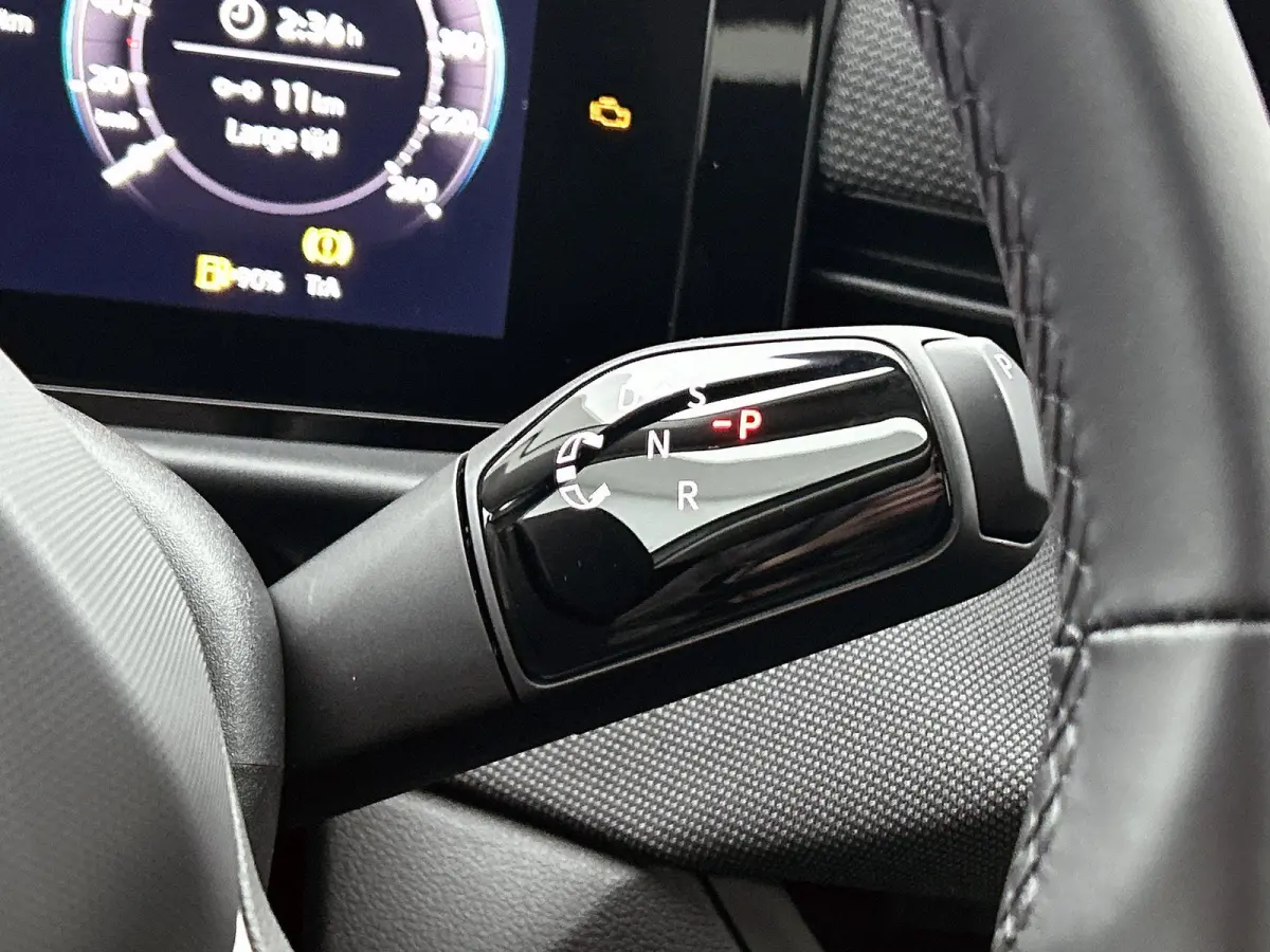 1.5 eTsi Life First Edition 116 PK Automaat | Keyless access | 18" Lichtmetalen velgen | LED koplampen | Apple Carplay | Camera | Android Auto | Climate control | Stoelverwarming | Adaptive 
