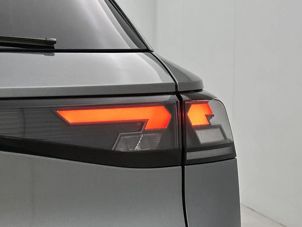 1.5 eTsi Life First Edition 116 PK Automaat | Keyless access | 18" Lichtmetalen velgen | LED koplampen | Apple Carplay | Camera | Android Auto | Climate control | Stoelverwarming | Adaptive 