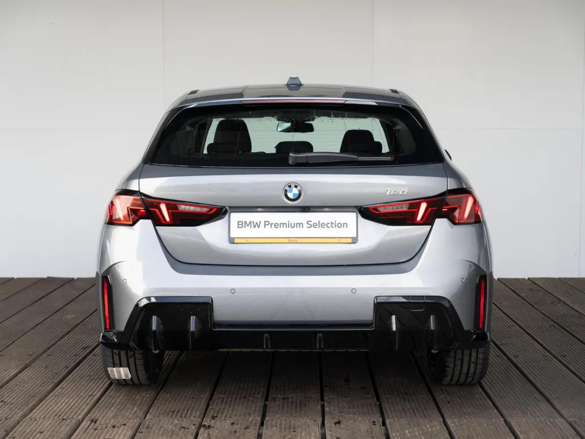 120 | M Sport Design | Achteruitrijcamera | Stoelverwarming | Driving Assistant | 18'' |