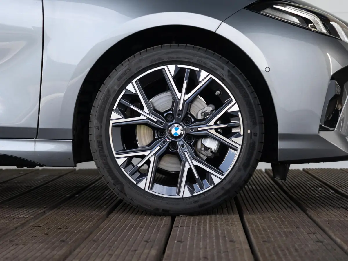 120 | M Sport Design | Achteruitrijcamera | Stoelverwarming | Driving Assistant | 18'' |