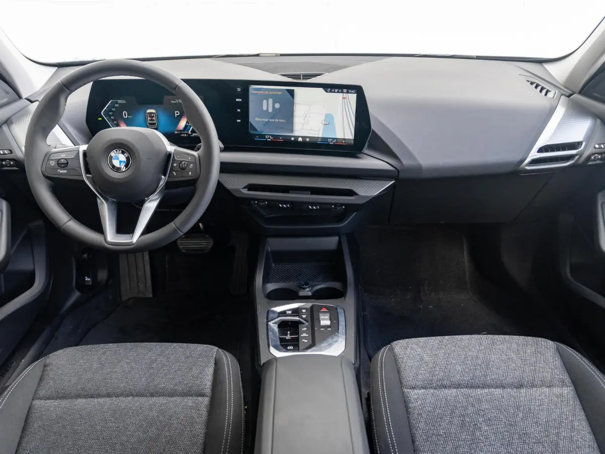 120 | M Sport Design | Achteruitrijcamera | Stoelverwarming | Driving Assistant | 18'' |
