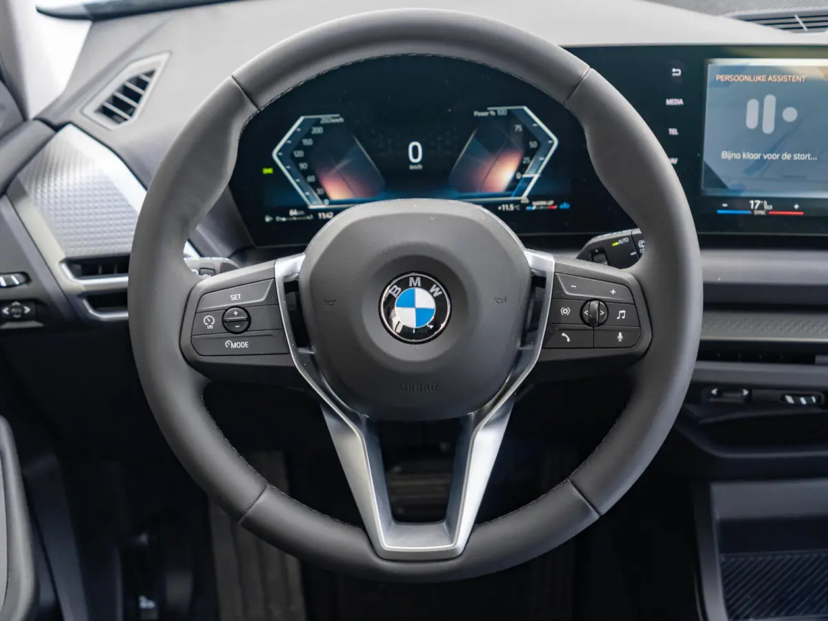 120 | M Sport Design | Achteruitrijcamera | Stoelverwarming | Driving Assistant | 18'' |