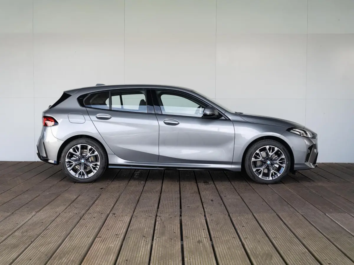 120 | M Sport Design | Achteruitrijcamera | Stoelverwarming | Driving Assistant | 18'' |