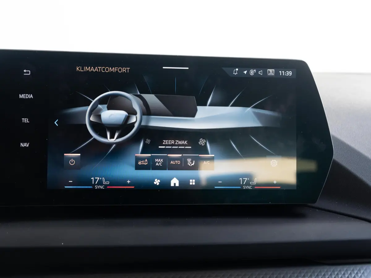 120 | M Sport Design | Achteruitrijcamera | Stoelverwarming | Driving Assistant | 18'' |